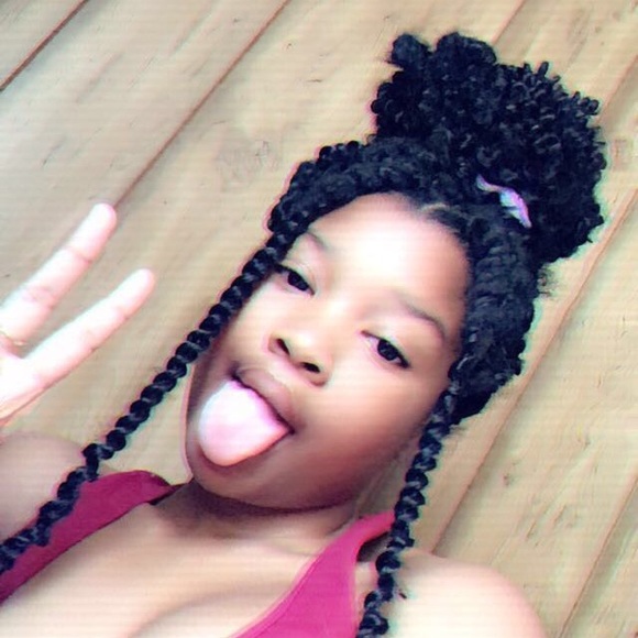 Meet your Posher, Whitney - Picture 1 of 1